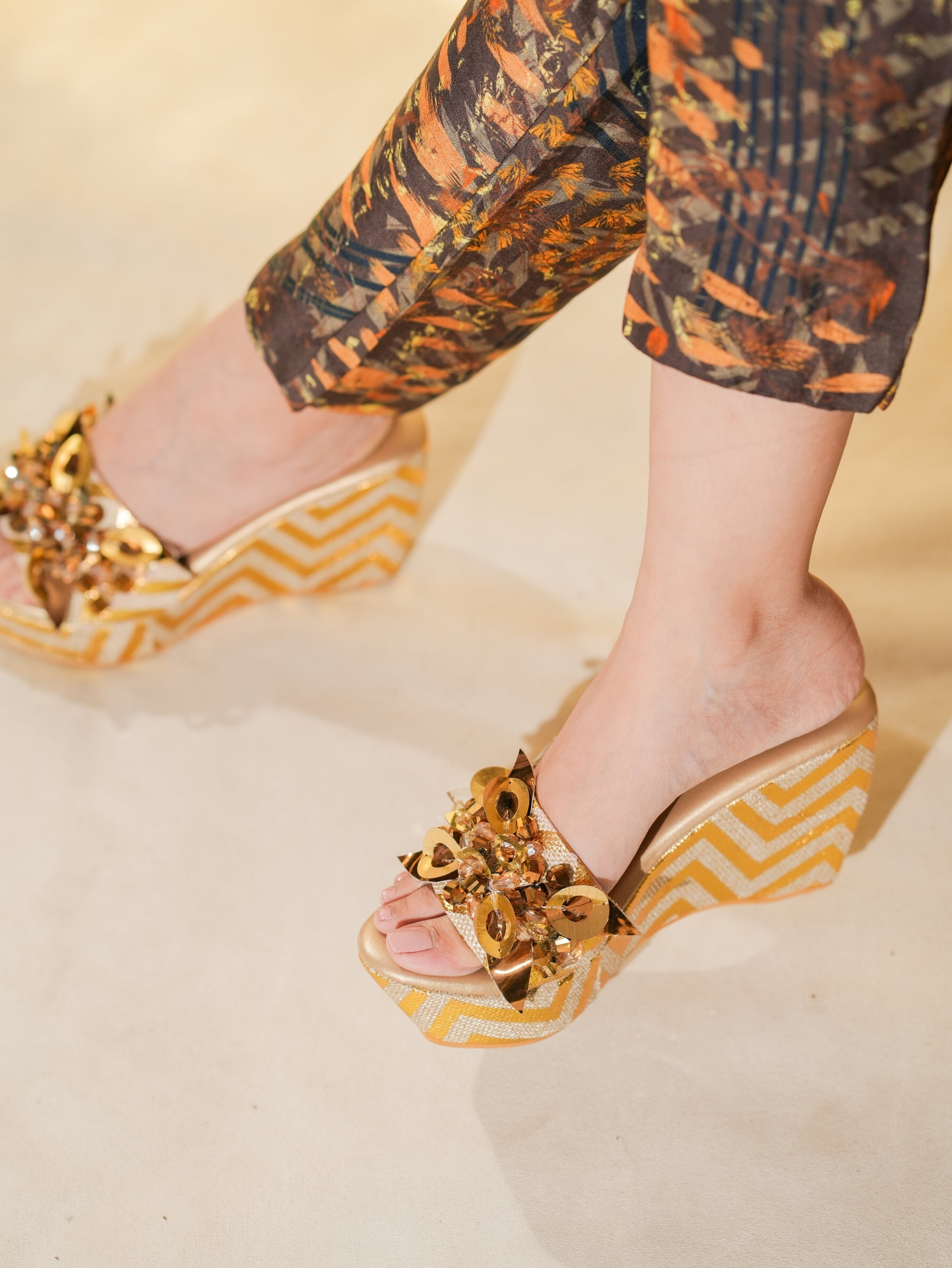 Gold Waves Wedges