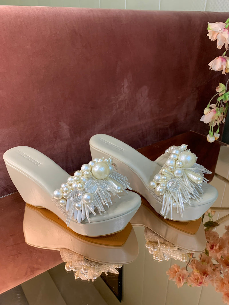 Fragile Forest Wedges (Cream)